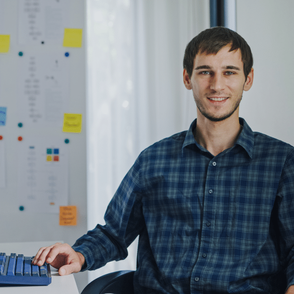 Découvrez notre approche du métier d’Ingénieur DevOps au travers d’interviews, de retours d’expérience, de missions et d’offres d’emploi